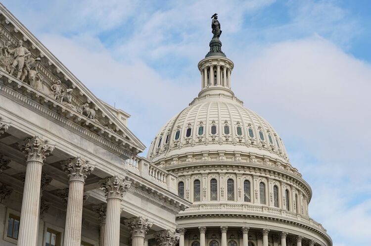 Сенат США погодив підвищення стелі держборгу для уникнення дефолту Сенат США погодив підвищення стелі держборгу для уникнення дефолту