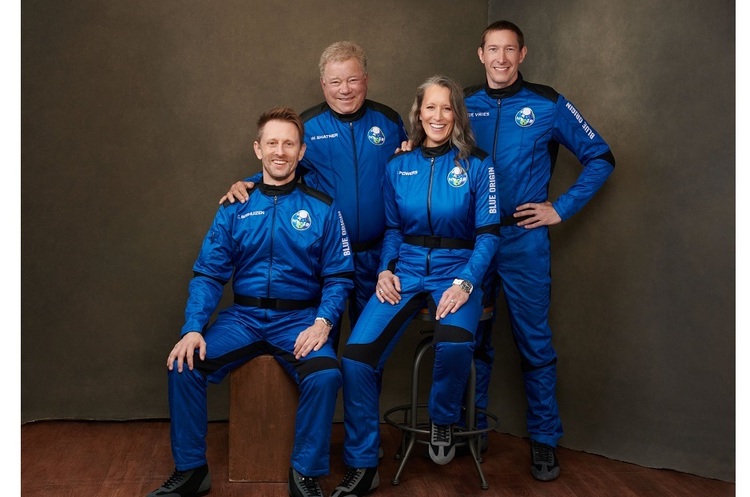 Корабель Blue Origin успішно злітав у космос з 4-ма пасажирами, серед яких відомий актор