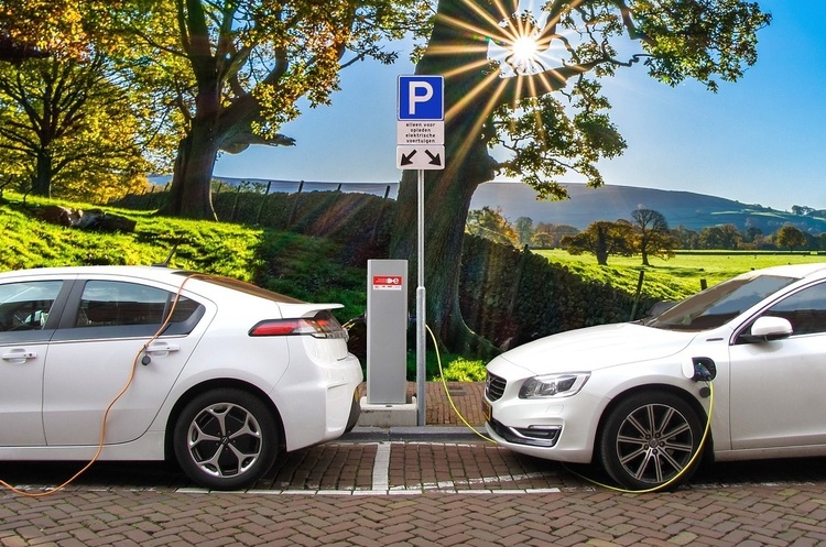 У Європі електромобілі вперше обійшли за продажами дизельні авто