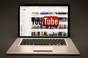 YouTube з 15 листопада тестуватиме функцію прямих покупок товарів з відео