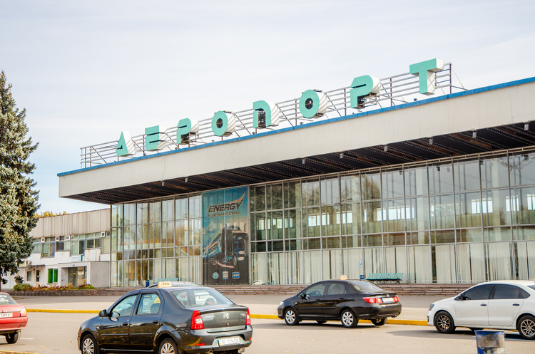 Нову злітно-посадкову смугу почали зводити в аеропорту Дніпра