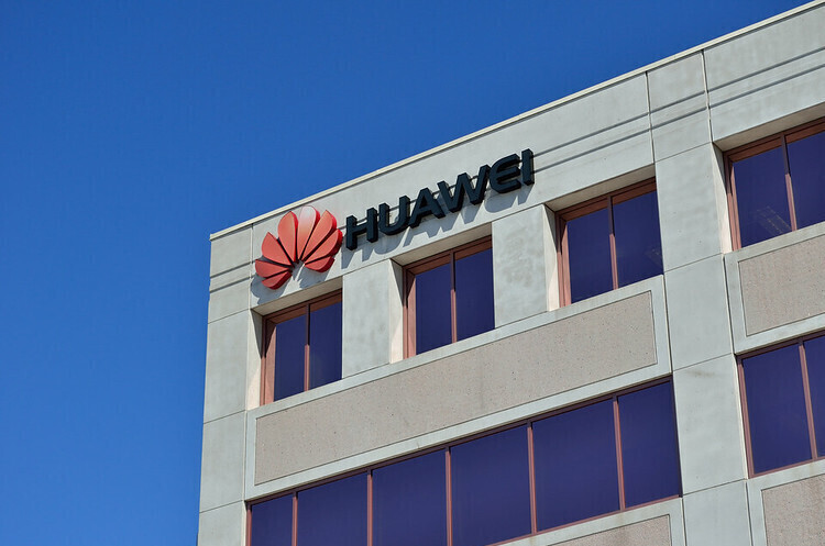Байден підписав закон про заборону використання обладнання Huawei та ZTE