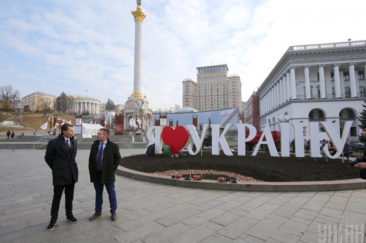 Вночі в Києві обмежать рух транспорту на перетині вулиць Анни Ахматової та Петра Григоренка Вночі в Києві обмежать рух транспорту на перетині вулиць Анни Ахматової та Петра Григоренка