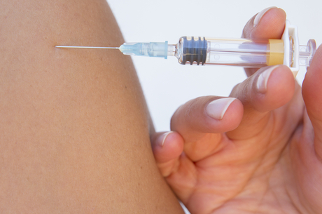 Врахувати укол: чи законне відсторонення від роботи за відсутності вакцинації