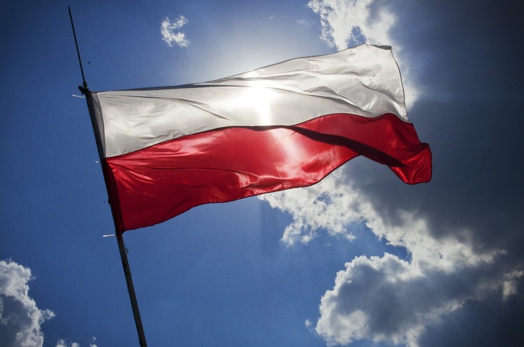 Польща посилює карантин через новий штам коронавірусу