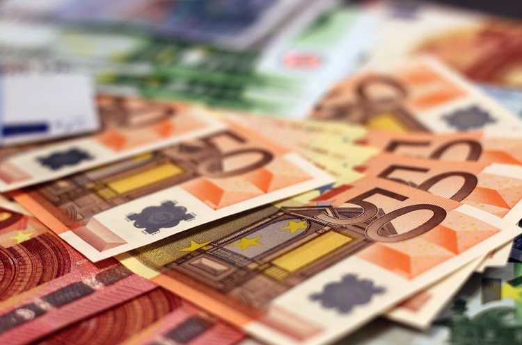 Європейський центробанк планує оновити дизайн банкнот євро