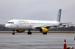 Іспанський лоукостер Vueling запустив регулярні рейси між Парижем та Києвом