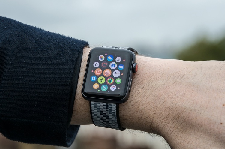 фото DR Покупці годинників Apple Watch подали колективний позов проти Apple