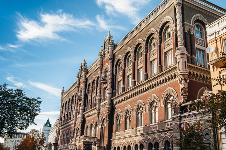 НБУ надав рефінансування чотирьом банкам на 610 млн грн НБУ надав рефінансування чотирьом банкам на 610 млн грн