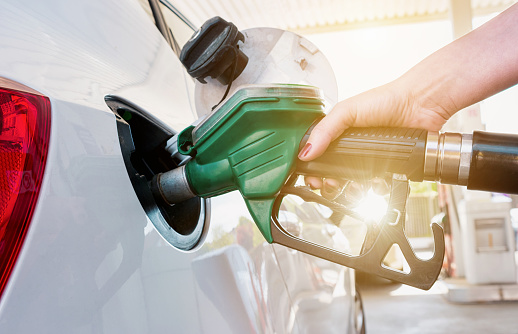 Ціни на бензин та дизпаливо знизилися за тиждень у великих мережах АЗС на 10-40 копійок