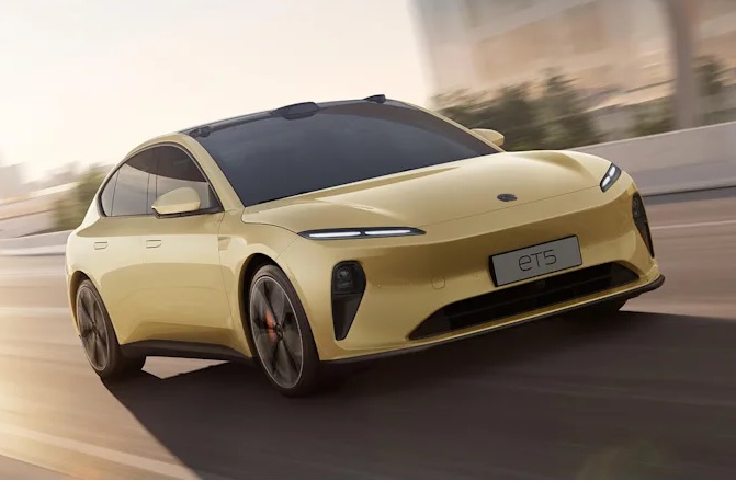 фото Nio Nio представила конкурента Tesla Model 3 - електрокар ET5 із запасом ходу 1000 км