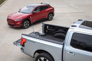 Ford представив нову технологію заряджання електромобілів – один від одного