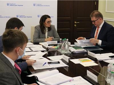 Україна обмежила імпорт фанери й картопляного крохмалю з Білорусі Україна обмежила імпорт фанери й картопляного крохмалю з Білорусі