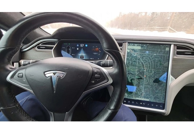 Tesla заблокує доступ до відеоігор під час руху Tesla заблокує доступ до відеоігор під час руху