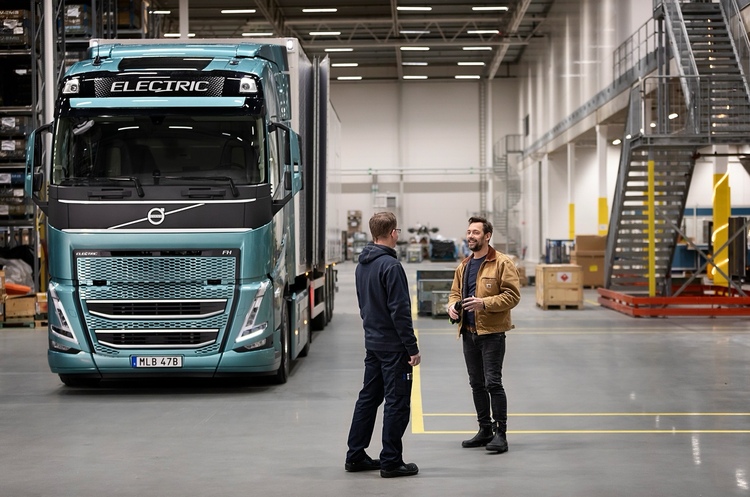 Логістична компанія DFDS розширює своє рекордне замовлення ще на 25 електрофур Volvo