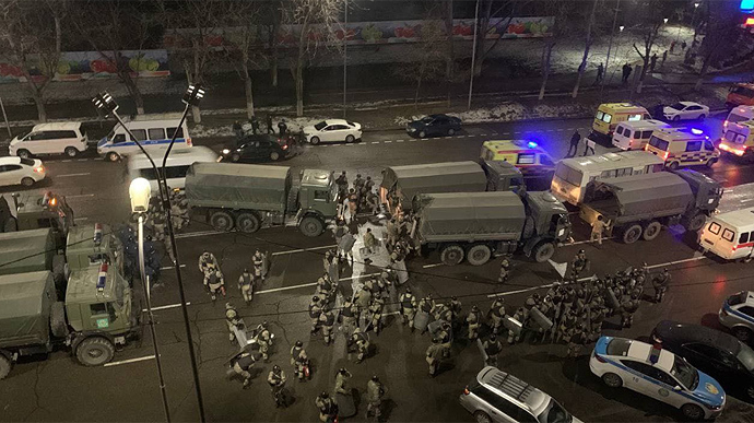 У столиці Казахстану ввели надзвичайний стан до 19 січня У столиці Казахстану ввели надзвичайний стан до 19 січня