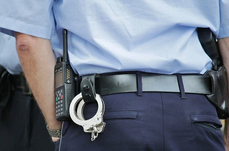Поліцейським підвищать зарплату із січня – голова Нацполіції Поліцейським підвищать зарплату із січня – голова Нацполіції