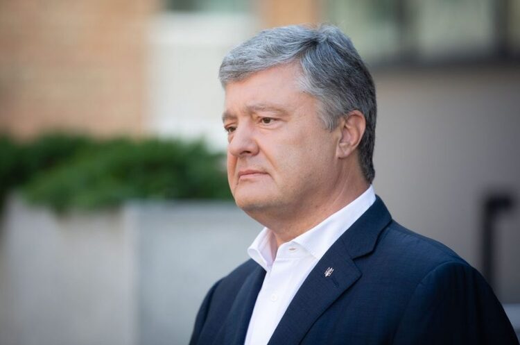 Народний депутат Петро Порошенко Порошенко заявив про повернення в Україну 17 січня для появи в суді