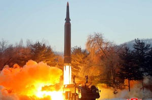 Північна Корея запустила «більш досконалу» ракету після гіперзвукового випробування