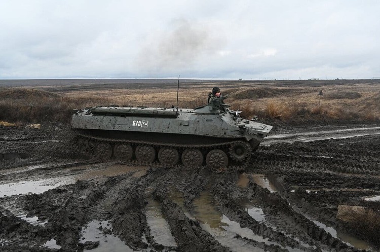 Росія перекидає гелікоптери до українського кордону – NYT Росія перекидає гелікоптери до українського кордону – NYT