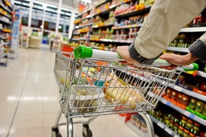 Інфляція зростає: Угорщина ввела держрегулювання цін на шість продуктів харчування
