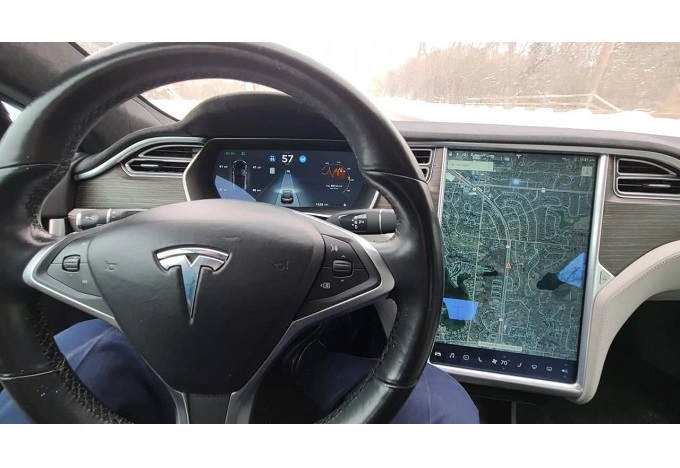 «Несправність кожні 8 хвилин»: NYT розкритикувала систему автопілота Tesla