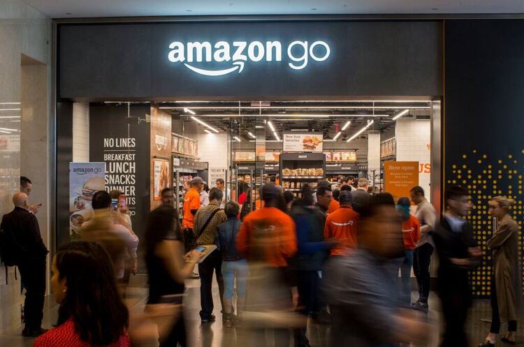 Amazon відкриє перший магазин з «розумними» примірювальними