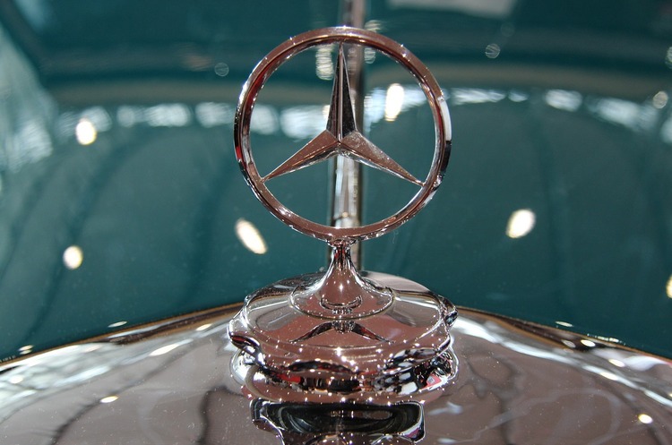 Daimler готується до перейменування у Mercedes-Benz