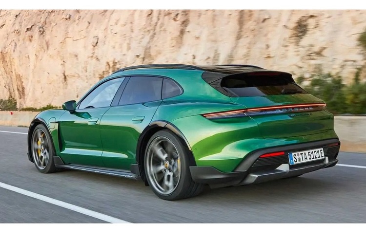 фото DR Автомобіль Porsche потрапив у «Книгу рекордів Гіннеса», витративши найменше часу на зарядку