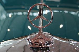 Німецький автовиробник Daimler змінив назву на Mercedes-Benz Group