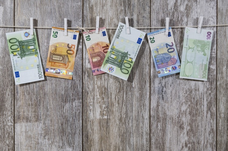 ЄІБ у 2021 році удвічі скоротив інвестиції в Україну – до 554 млн євро ЄІБ у 2021 році удвічі скоротив інвестиції в Україну – до 554 млн євро