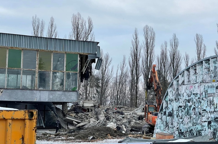 Павільйон, де проводили фестиваль «Кураж», зносять під будівництво Президентського університету Павільйон, де проводили фестиваль «Кураж», зносять під будівництво Президентського університету