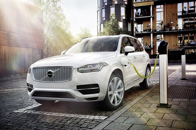 Volvo та Northvolt збудують завод, який випускатиме батареї для 500 000 електрокарів щороку