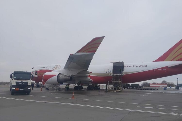 Україна отримала ще 86 тонн військової допомоги від США Україна отримала ще 86 тонн військової допомоги від США