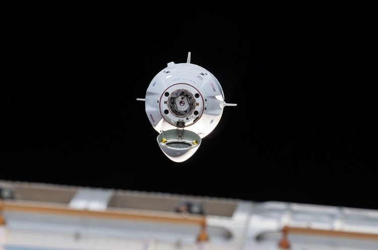 www.spacex.com SpaceX втратила 40 супутників через бурю – тепер видно, як вони згорають в атмосфері