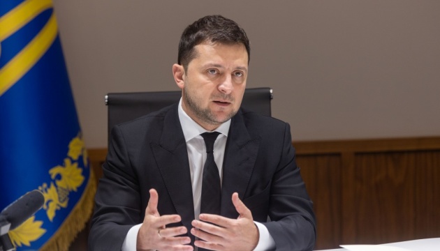 Зеленський доручив головам ОДА доукомплектувати сили територіальної оборони за два тижні Зеленський доручив головам ОДА доукомплектувати сили територіальної оборони за два тижні