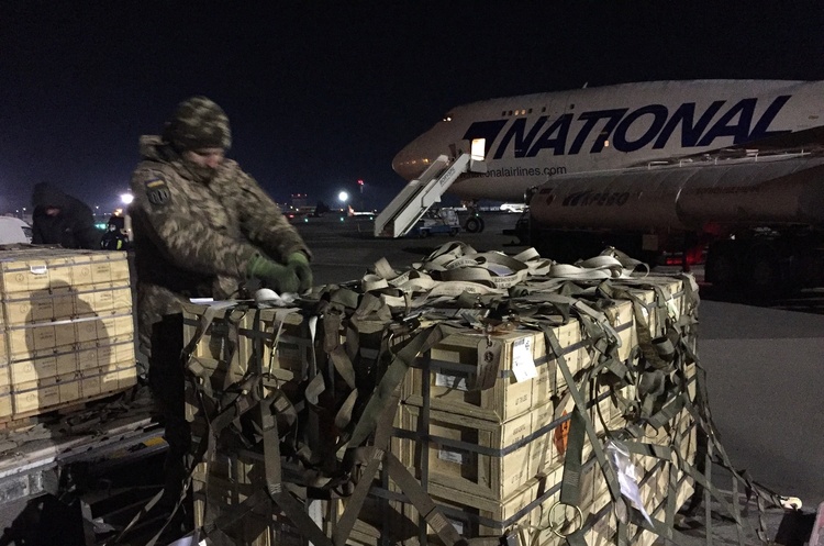 Ще два літаки з військовою допомогою США на $200 млн прибули до України Ще два літаки з військовою допомогою США на $200 млн прибули до України