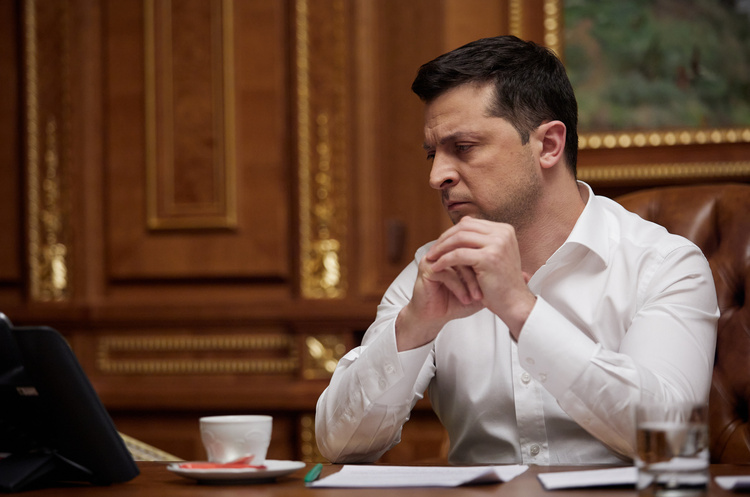 Президент Володимир Зеленський Байден пообіцяв Зеленському швидко та рішуче відреагувати на будь-яку подальшу агресію РФ