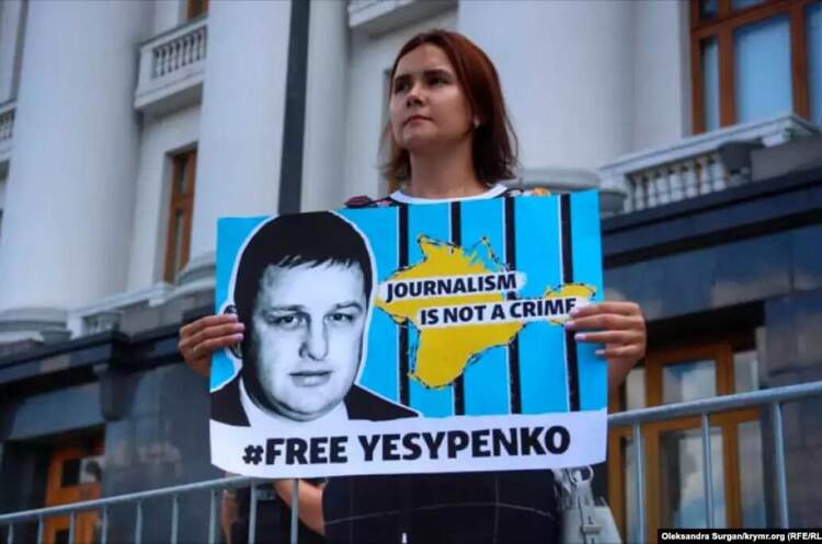 Дружина Владислава Єсипенка Окупаційний суд Криму дав українському журналісту шість років колонії