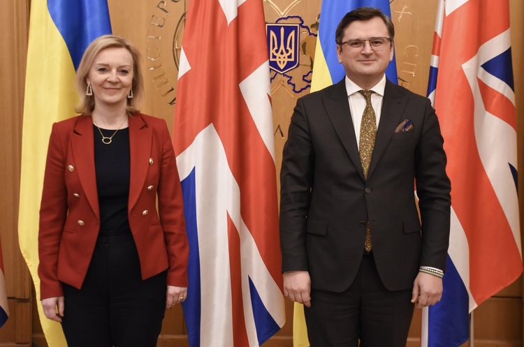 Міністр закордонних справ Дмитро Кулеба та секретарка у закордонних справах Великої Британії Ліз Трасс Україна, Польща і Британія заявили про офіційний запуск альянсу