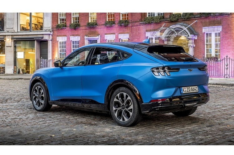 Mustang Mach-E Ford Mustang Mach-E відібрав звання найкращого електромобіля у Tesla Model 3