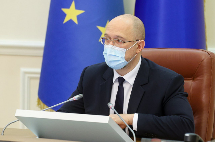 Прем'єр-міністр Денис Шмигаль Ситуація з COVID-19 в Україні продовжує покращуватися – підсумки селекторної наради