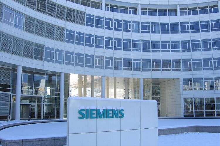 фото DR «Зараз не час говорити про бізнес»: глава Siemens розкритикував зустріч топ-менеджерів з Путіним
