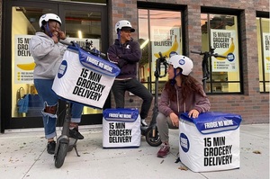 У Нью-Йорку хочуть заборонити рекламу «15-хвилинної» доставки – через неї кур’єри збивають людей