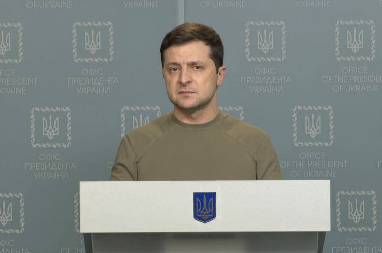 Зеленський вважає, що ЄС скоро прийме жорсткі санкції проти РФ Зеленський вважає, що ЄС скоро прийме жорсткі санкції проти РФ