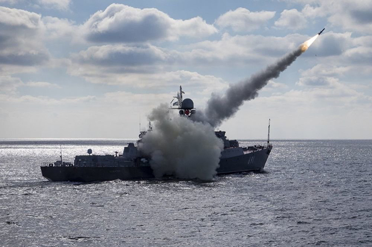 Корабель РФ знищив свій військовий літак в акваторії Чорного моря Корабель РФ знищив свій військовий літак в акваторії Чорного моря