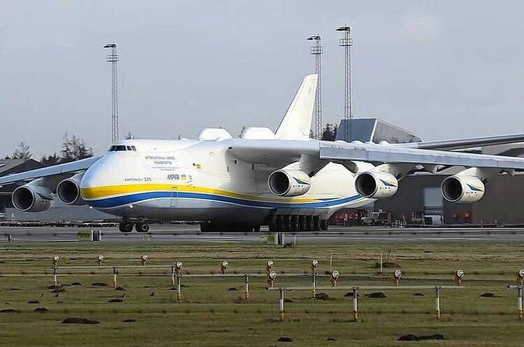 ОНОВЛЕНО: Російські окупанти знищили літак Ан-225 «Мрія» ОНОВЛЕНО: Російські окупанти знищили літак Ан-225 «Мрія»