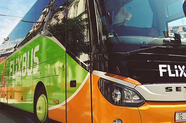 Flixbus безкоштовно перевозитиме українців від кордону Польщі Flixbus безкоштовно перевозитиме українців від кордону Польщі