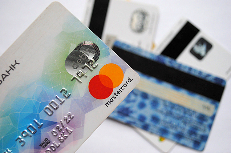 Mastercard та Visa заблокували доступ до платіжної системи кільком російським банкам Mastercard та Visa заблокували доступ до платіжної системи кільком російським банкам