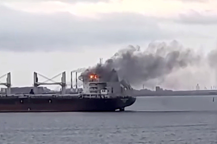 Російська ракета влучила в іноземне судно в порту «Ольвія»
